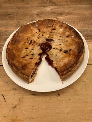 limburgse vlaaien 
( No vegan )
kers/abrikoos/kruisbessen/appel/rijste at Zoet & Hartig in Amsterdam