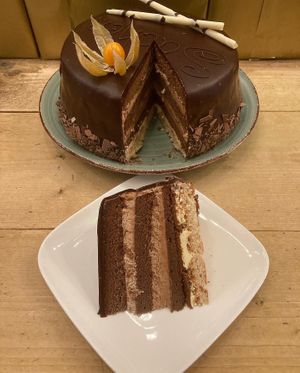 sachertorte ( no vegan ) at Zoet & Hartig in Amsterdam