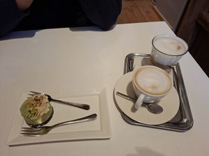 Cappuccino com leite de aveia at Zoet & Hartig in Amsterdam