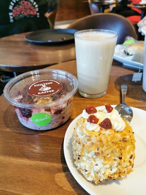 Vegan breakfast at Einstein Kaffee Römerberg in Frankfurt