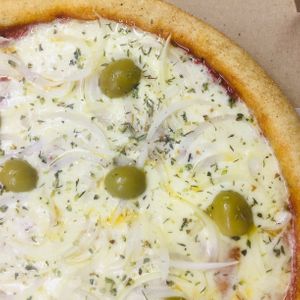 CEBOLLITA
Cebolla cruda, olivas verdes, orégano, oliva. La masa la elegis vos: 100% trigo orgánico o tradicional 000 seleccionada. at Ahora Pizza in Cordoba