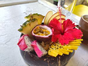 Mango passion smoothie bowl at Bilbo's in Koh Phayam