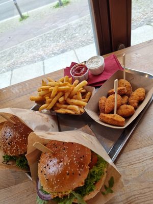  at VEG'D - Vegan Burgers - P-Berg in Berlin