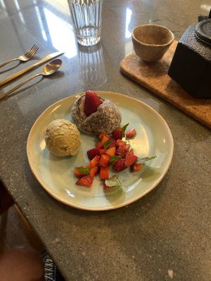 Mochi and Tea ice creamm  at Musubu Cafe in Porto