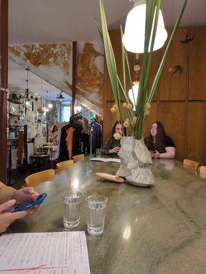 Communal table at Musubu Cafe in Porto