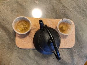 Oolong tea for two at Musubu Cafe in Porto