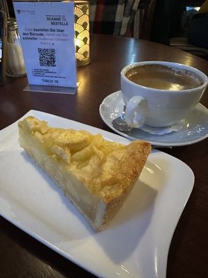 Veganer Apfelkuchen  at Cafe Romantic in Heidelberg