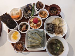 Lotus leaf table at Jeju Mellow - 감미롭다제주 in Seogwipo