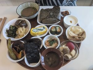 The one with the rice within steamed lotus leaf at Jeju Mellow - 감미롭다제주 in Seogwipo