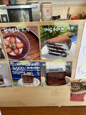 Cake options 2  at Cafe ohh good thing - 오굳띵 in Busan
