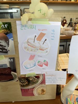 Cake prices   at Cafe ohh good thing - 오굳띵 in Busan
