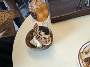 Banana pudding, iced peach tea at Cafe ohh good thing - 오굳띵 in Busan