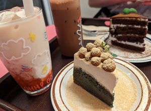 Mugwort and chocolate cake, chocolate and strawberry milk at Cafe ohh good thing - 오굳띵 in Busan