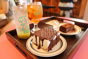 chocolate cake at Cafe ohh good thing - 오굳띵 in Busan