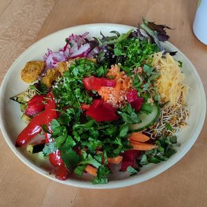 Jeden Tag kann man sich leckeren Salat zusammenstellen. at Naturhaus Lehnwieser in Ramsau Am Dachstein