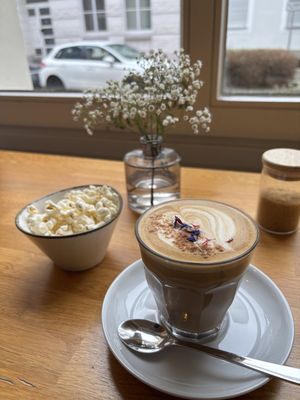 Dirty Chai Latte mit Hafermilch  at Hi Kalle in Bochum