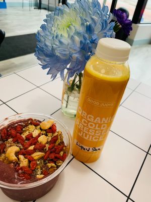 Banana, Almond Milk, Acai, Strawberries, Agave, Peanut Butter, Granola, Almonds, Cashews, Goji Berries. Photo by Theresa-Raw Food Michigan at Good Judy's Market & Juice Bar in Grand Rapids