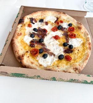 Pizza Mitica & Vegan Mozzarella  at Zia Pizza in Peschiera Del Garda