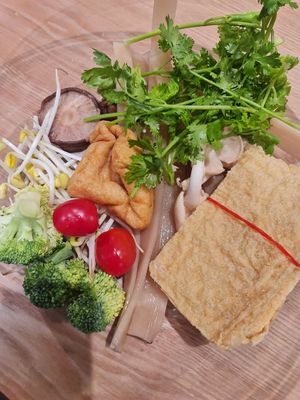 Fresh veges ~26/4/23 at Ascend Vegetarian 蔬升 in Central Singapore