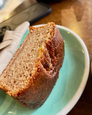 ¡El pan de plátano es riquíssimo! at Pionero Coffee Roasters in Oviedo