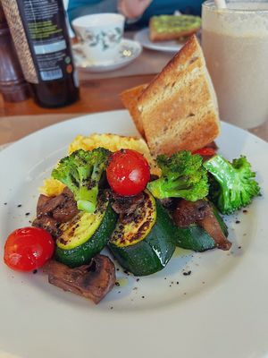 Omelette with veggies 🥦   at Eat Is Life in Ibiza