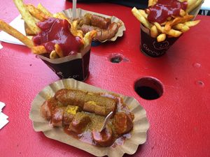 Vegan geräuchert with pommes at Curry Co in Leipzig