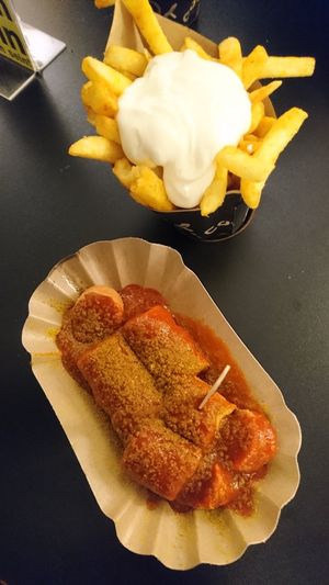 Currywurst & Chips with vegan mayo at Curry Co in Leipzig