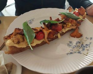 szenzációs ízek, remek ötletek, kedves kiszolgálás. at Lychees in Warsaw