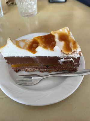 Bolo de caramelo e maracujá   at Lychees in Warsaw