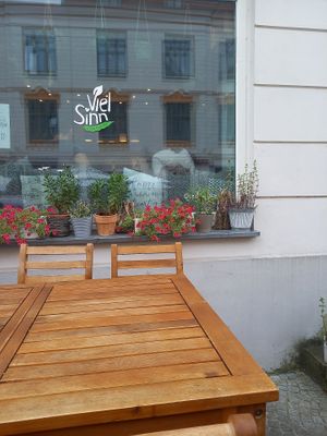 Sitzplätze außen at VielSinn in Wismar