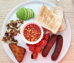 Vegan breakfast at Makai Cafe in Orihuela
