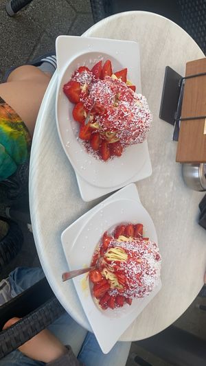 Erdbeer Spagetti Eis - vegan (ohne Sahne, mit Kokosraspeln, vegane Eis Spaghetti) :).   at Eiscafe Da Marco in Nittenau