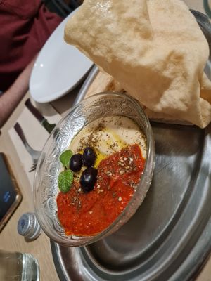 Hummus plate at Ses Cosines Restaurant in Mallorca