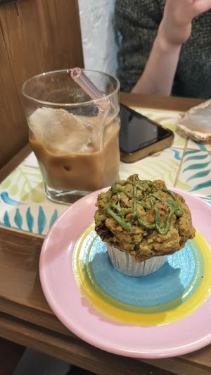Chai and muffin at Ananas Coffee アナナスコーヒー in Tokyo