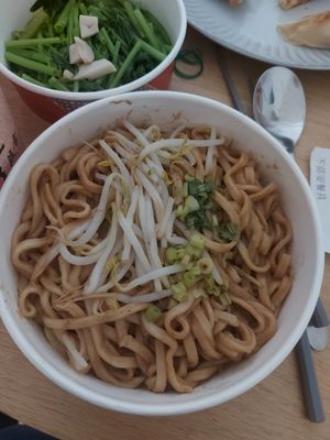 Sesame noodles at FJ Veggie 芳珍蔬食 in Kaohsiung
