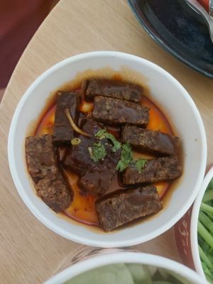 Spicy rice cakes at FJ Veggie 芳珍蔬食 in Kaohsiung