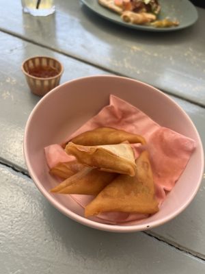 Kerrie Samosa   at Strandvier in Monnickendam