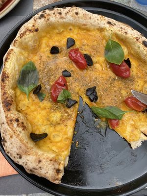 Schwarze marinara - mit schwarzem Knoblauch und Tomatensauce aus gelben Tomaten  at Fratelli Panza in Udine