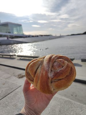 Skillingsbulle at Godt Brød Munch Brygge in Oslo
