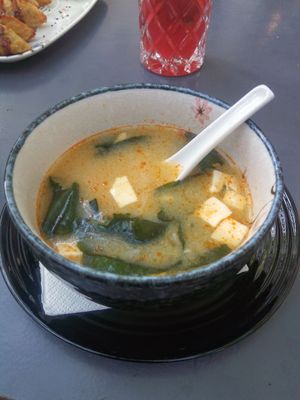 Misosuppe die zum Sushi Don gehörte at Monchi in Leipzig