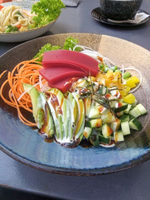 Lax Don (Sushireisbowl mit veganem Lax, versch. Gemüse und Terriyaki-Sauce) at Monchi in Leipzig