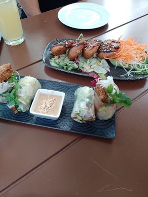 12 und 17, dumplings und sunny rolls at Monchi in Leipzig