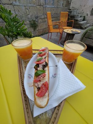 Delicious veganised sandwich and juice of the day at The Florist Bar in Naples