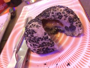 Dessert polpette di riso al sesamo at Long Jin in Novara