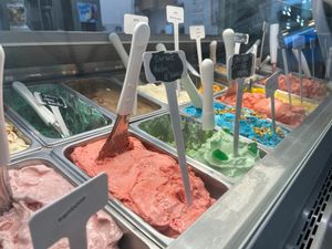 Sorbets faits maison at Crèmerie Le Chalet in Saint-narcisse