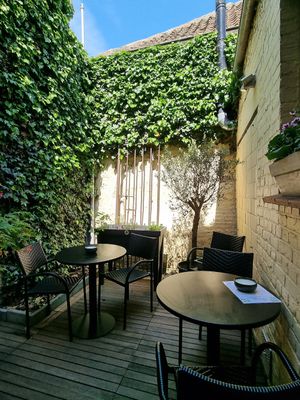 Small terrace at the back at Greens&Beans  in Bruges