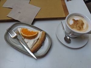 Orange cake & cappuccino at Radicetonda - Via Spallanzani in Milan