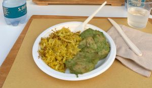 piatto piccolo: verza con curry e bistecchine di soia in salsa verde  at Radicetonda - Via Spallanzani in Milan