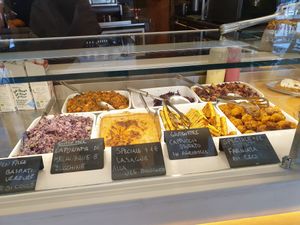 Hot food display at Radicetonda - Via Spallanzani in Milan