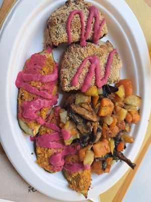 Breaded mushrooms and topped zucchini with a potato and veg mix at Radicetonda - Via Spallanzani in Milan